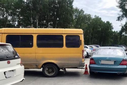 В Кольцово водитель газели въехал в Мерседес