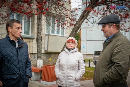 В Кольцово официально завершен первый этап благоустройства двора домов № 9 и 10