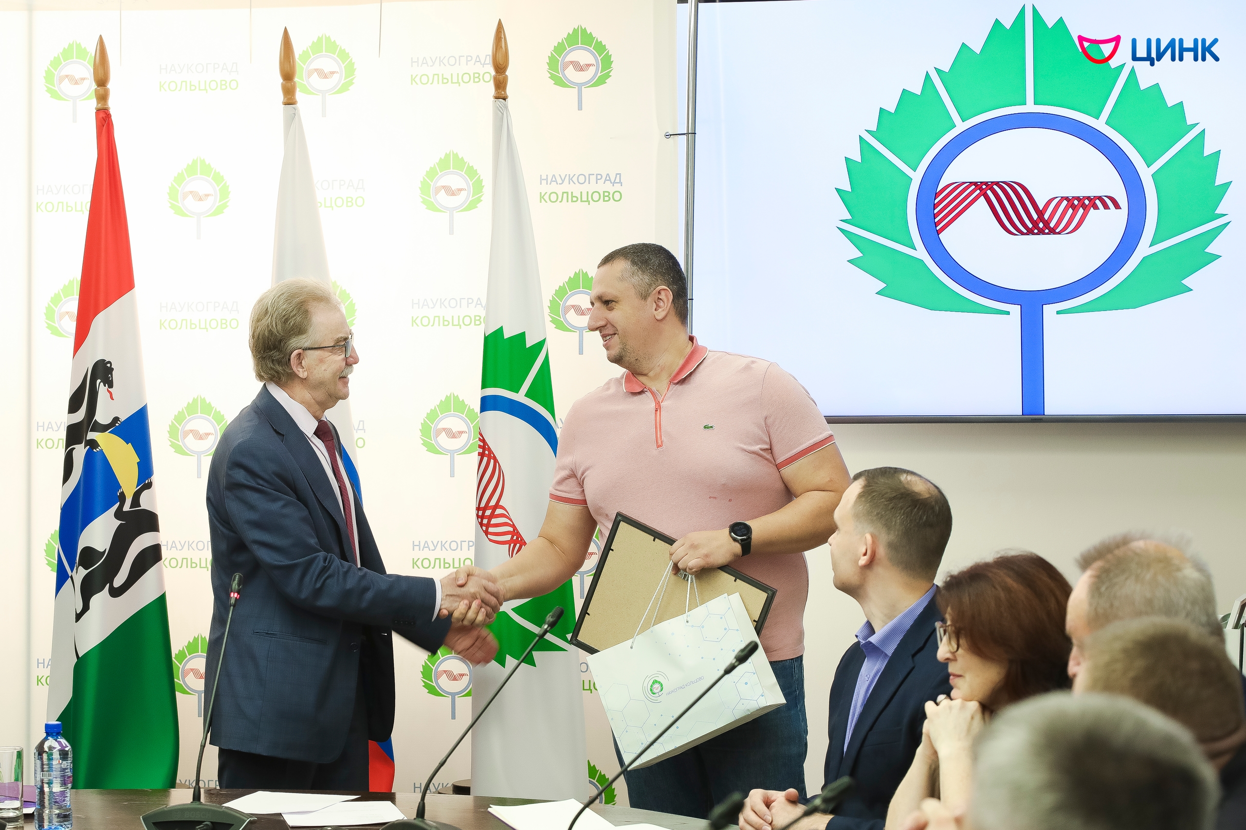 Лучших спортивных наставников наградили в Кольцово