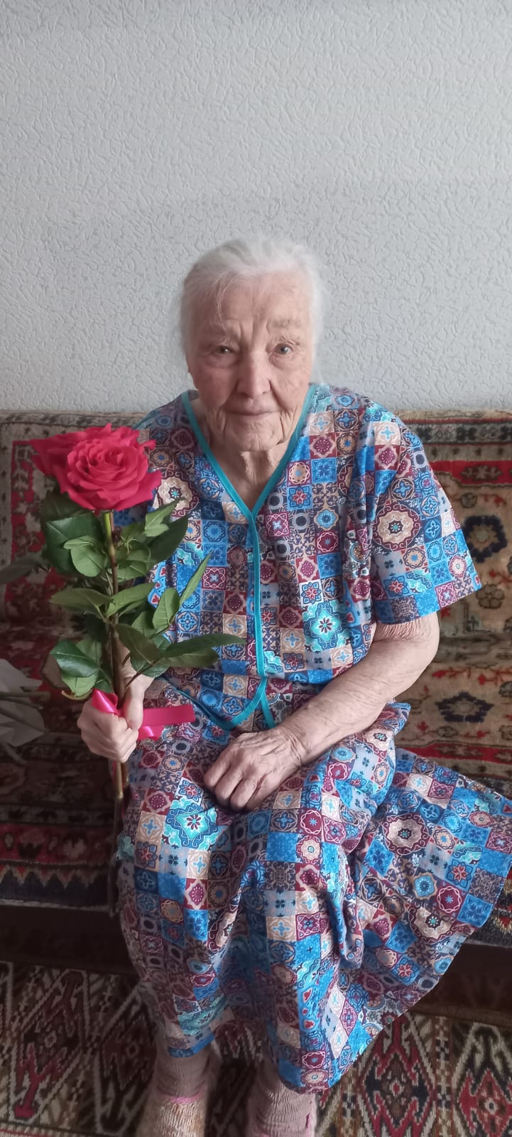В Кольцово поздравили Екатерину Ивановну Крайко с 99-летием