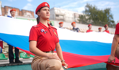 В Кольцово отпраздновали День Государственного флага