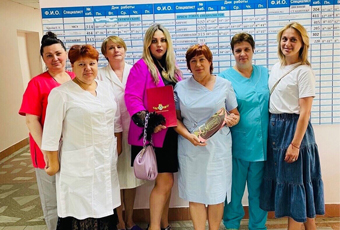 Женсовет поздравил врачей Кольцово с профессиональным праздником