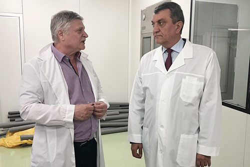 Полпред ознакомился с научными разработками «Вектора-Бест» и «Вектора-БиАльгам»