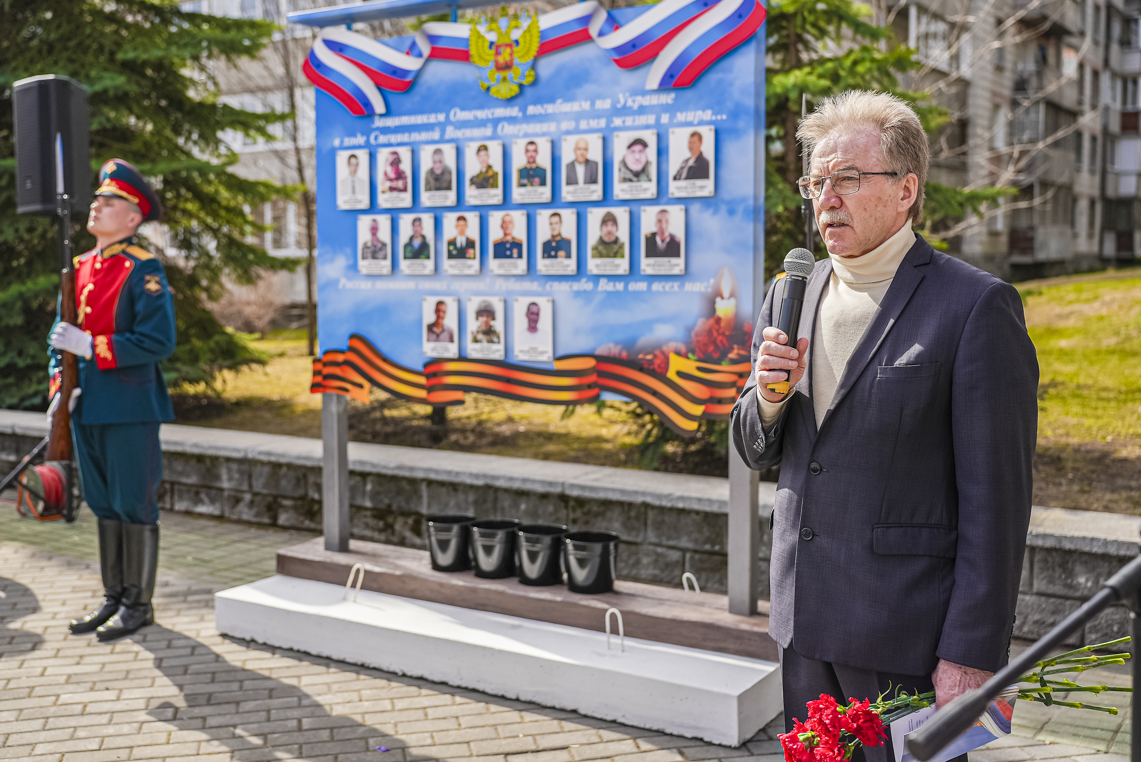 Мемориал «Стена памяти» открылся в Кольцово