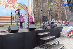 Школьники и детсадовцы поздравляют с Днем Победы
