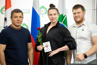 Пауэрлифтерам Кольцово вручены награды за верность спорту