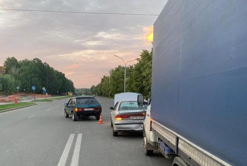 Три машины столкнулись на улице Академика Сандахчиева в Кольцово
