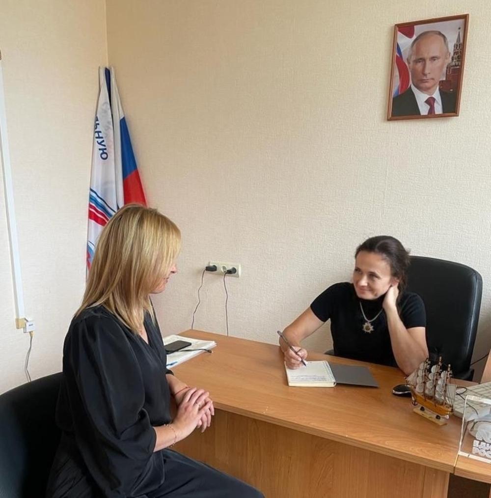 Общественная приемная продолжает работать в Кольцово