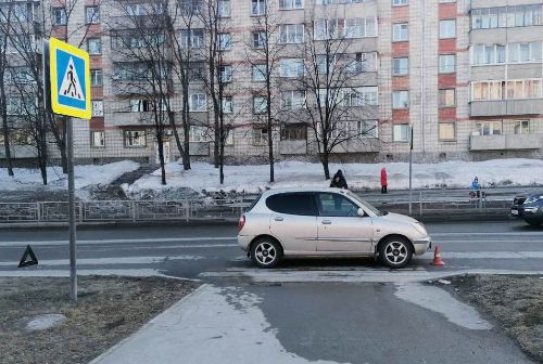 Ребенок получил травму на нерегулируемом переходе в Кольцово 
