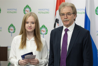 Еще четверо кольцовцев стали полноправными гражданами России