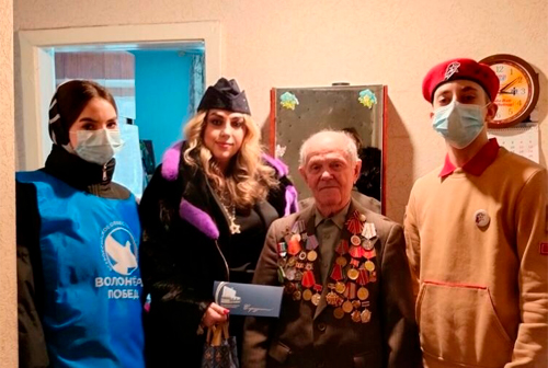 В преддверии 23 Февраля в Кольцово поздравили ветеранов