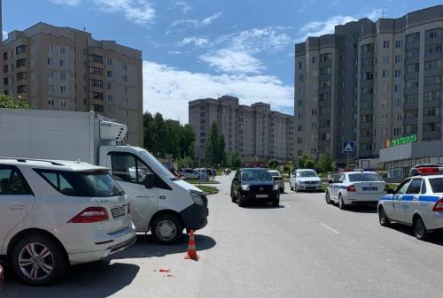 В Кольцово произошла авария из-за открытой двери автомобиля