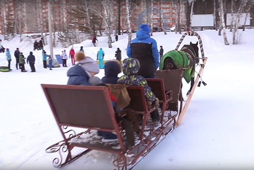 Зимние забавы в Кольцово (видео)