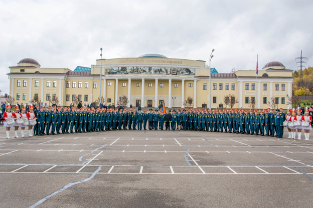 Выпускников Кольцово зовут поступать в высшее учебное заведение МЧС России