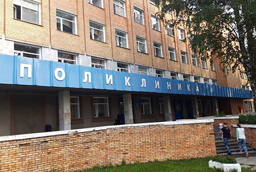 Вход в Поликлинику временно будет с обратной стороны