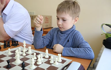 Шахматисты в «Факеле» сыграли праздничные партии