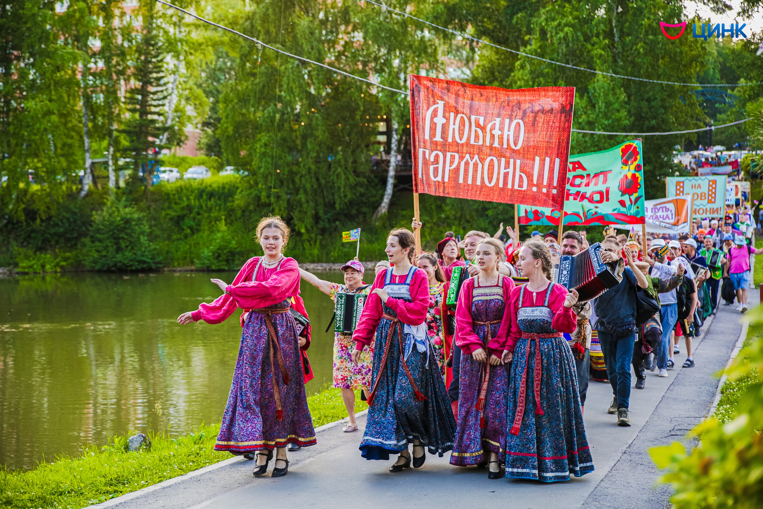 Гармонь заиграла в кольцовских сердцах