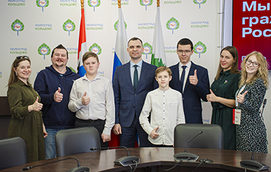 Юным гражданам Кольцово торжественно вручили паспорта
