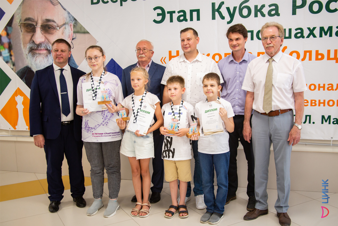 256 шахматистов разыграли награды в Кольцово