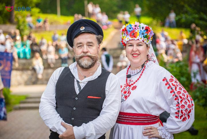 Немецкие сказки, русские лапти и подкова на удачу: в Кольцово прошел масштабный этнофестиваль