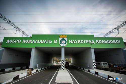 На стройплощадке эстакады в Кольцово продолжают бетонировать опоры