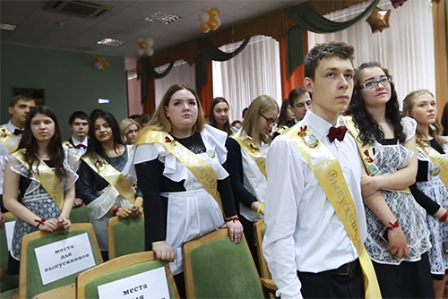 В Кольцово завтра пройдут выпускные вечера