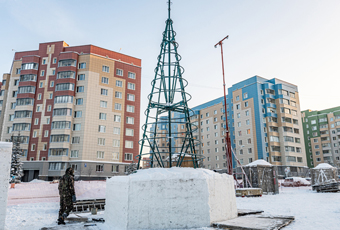Строительство снежного городка в Кольцово идет полным ходом