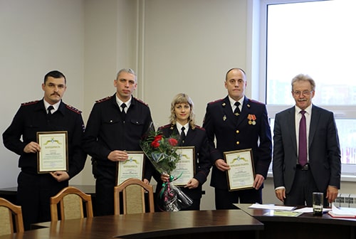 Николай Красников наградил сотрудников полиции и жителя наукограда