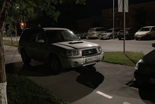 Владелец Subaru Forester продолжает нарушать правила благоустройства