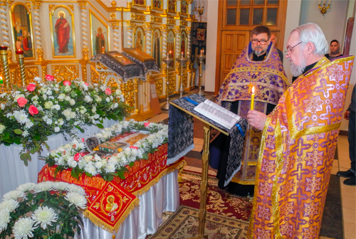 Жители Кольцово встречают праздник святой Пасхи