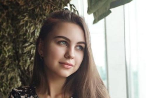 Выпускница Биотехнологического лицея Кольцово написала ЕГЭ по обществознанию на 100 баллов