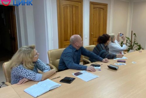 Пенсионеров Кольцово учат пользоваться полезными интернет-приложениями