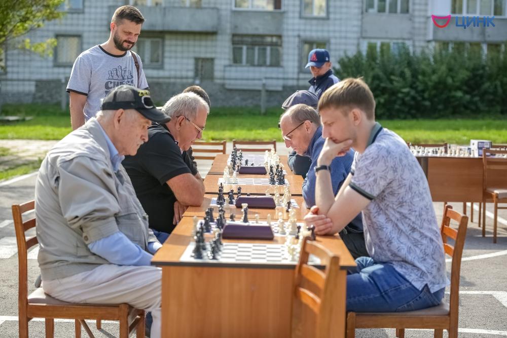 Шахматисты наукограда сыграли под открытым небом