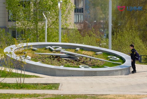 Цветочные часы наукограда Кольцово стали жертвой вандалов