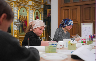 Лучший подарок: в День матери дети наукограда рисовали в храме ангелов
