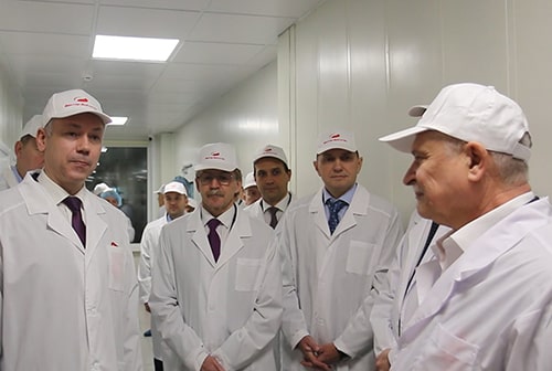 Губернатор Новосибирской области в "Вектор-Биальгам" на церемонии открытия новой линии розлива вакцины от гепатита А